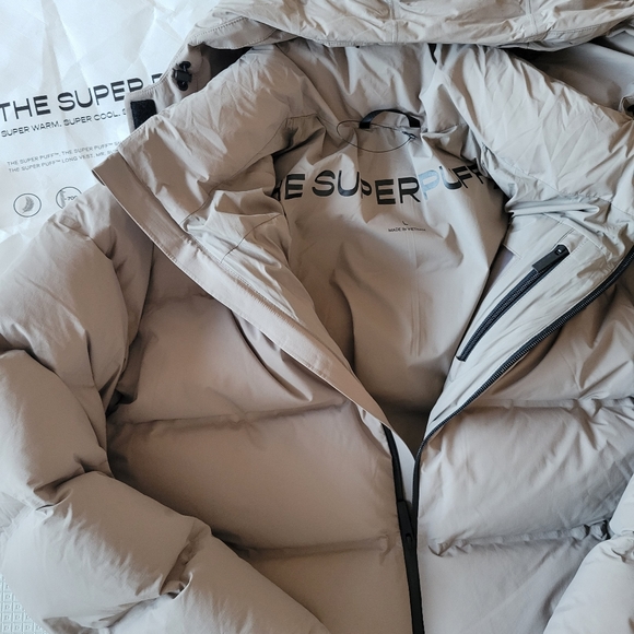 Aritzia Super Puff Jacket - Picture 2 of 5